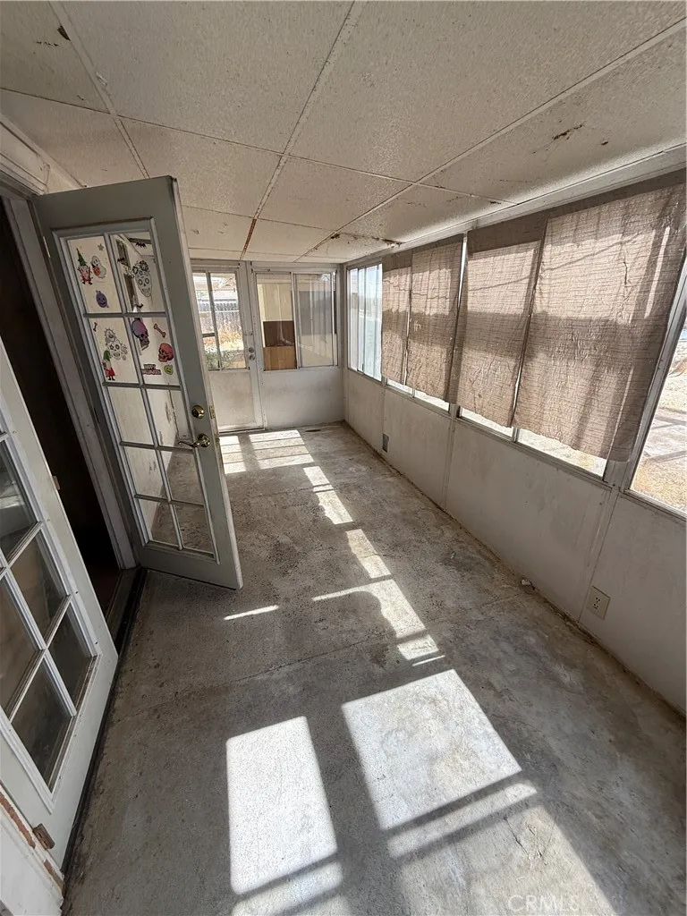 1082 S Santa Fe st Hemet, CA 92543