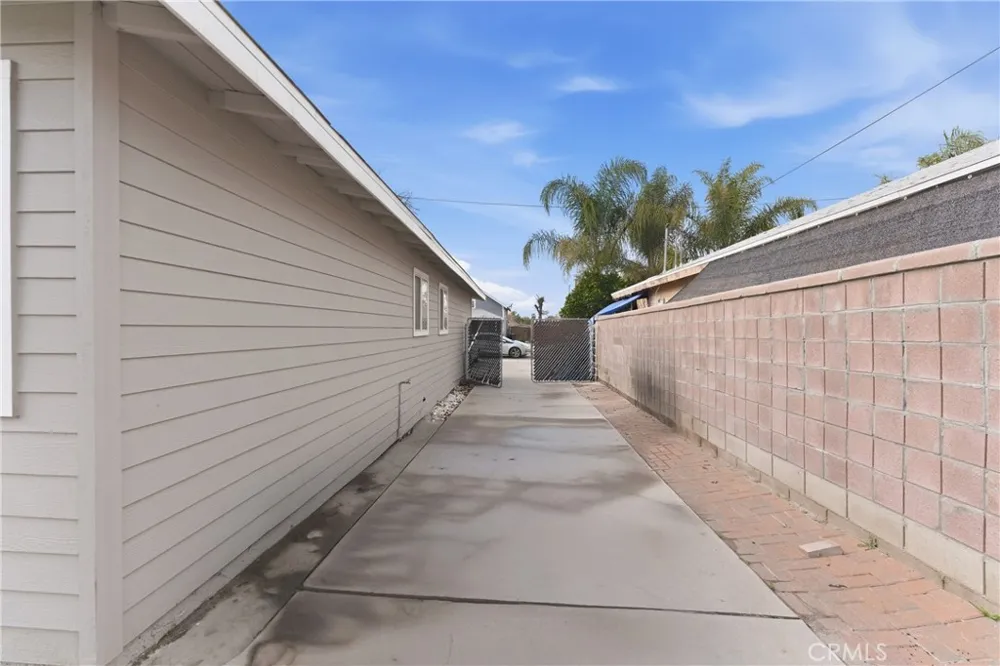 332 S Ramona Hemet, CA 92543
