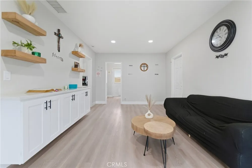 332 S Ramona Hemet, CA 92543