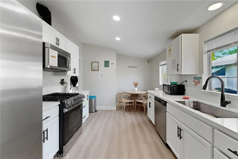 332 S Ramona Hemet, CA 92543