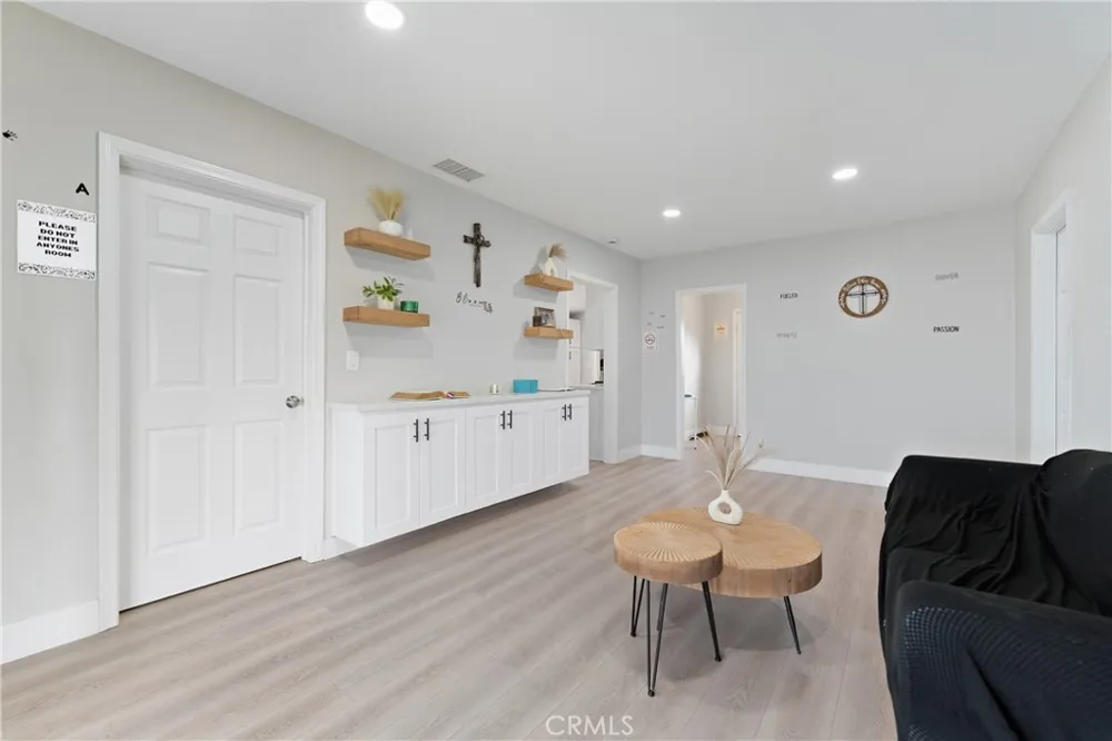 332 S Ramona Hemet, CA 92543
