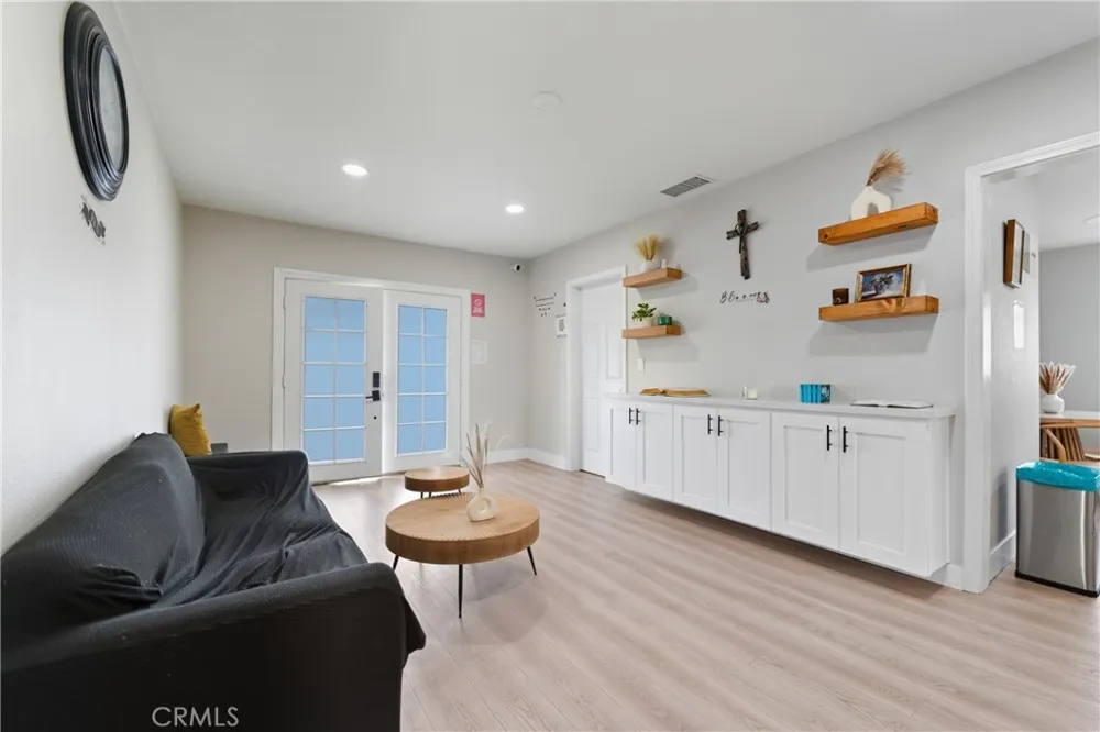 332 S Ramona Hemet, CA 92543