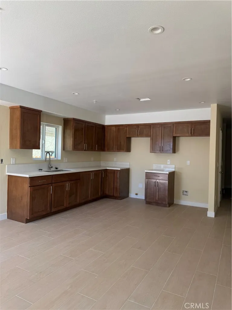 908 Lakme Avenue Wilmington, CA 90744