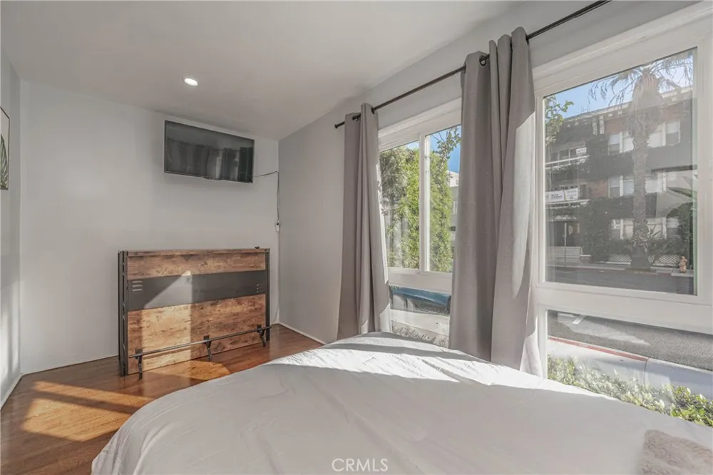 325 Cedar Long Beach, CA 90802