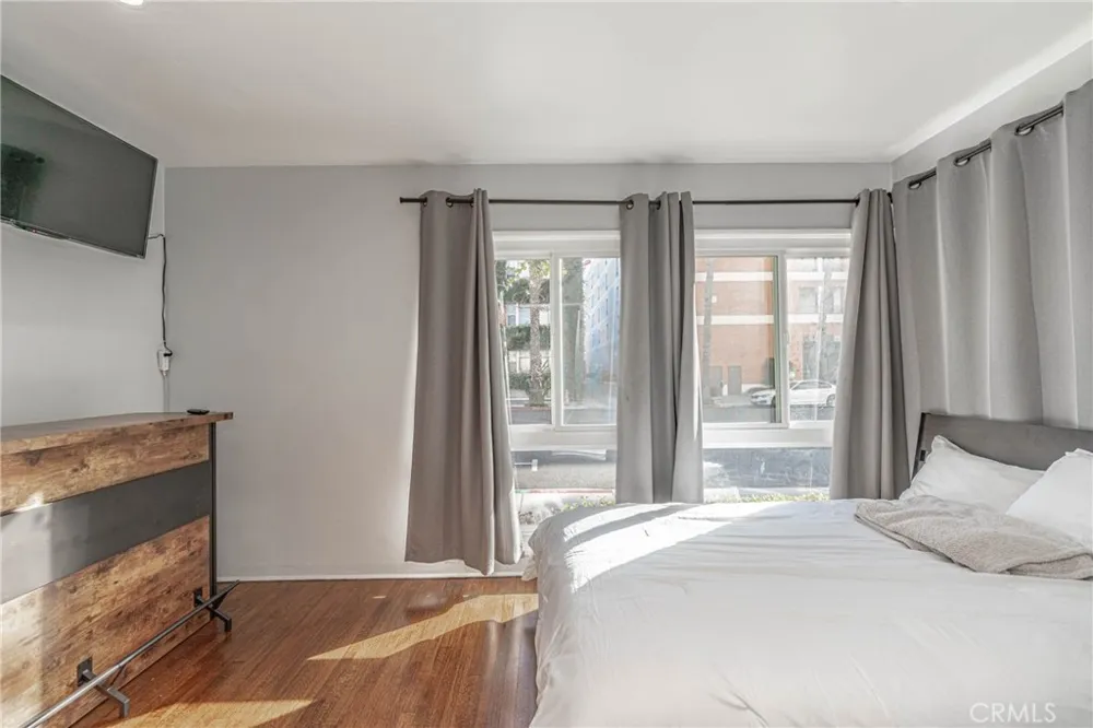 325 Cedar Long Beach, CA 90802