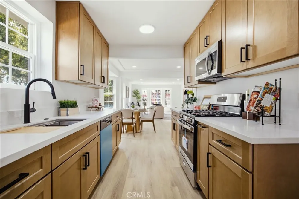 2401 W 78th Inglewood, CA 90305