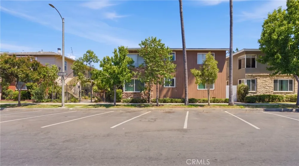 1327 E Appleton Street Long Beach, CA 90802