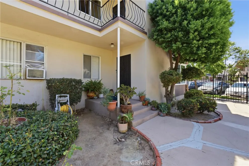 1327 E Appleton Street Long Beach, CA 90802