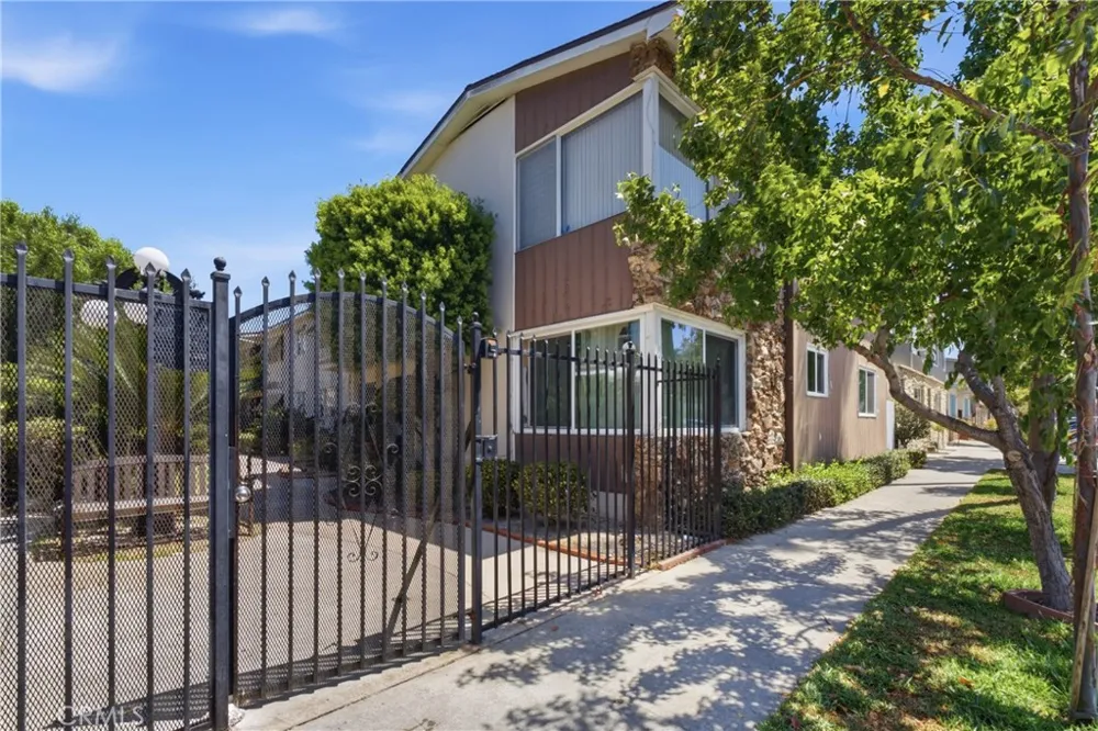 1327 E Appleton Street Long Beach, CA 90802