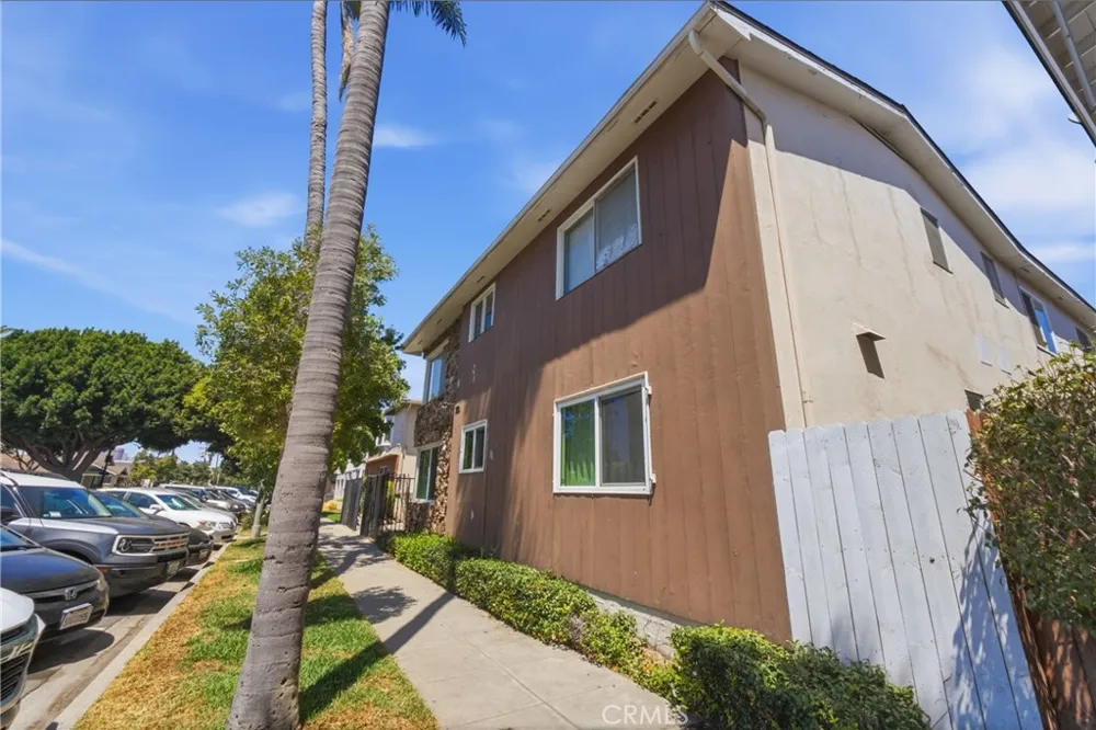 1327 E Appleton Street Long Beach, CA 90802