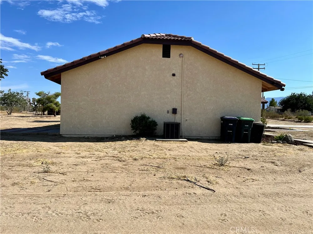 13377 Paramount Road Phelan, CA 92371