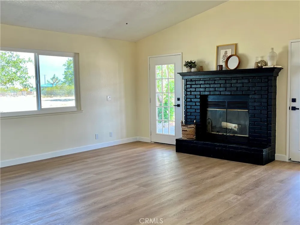 13377 Paramount Road Phelan, CA 92371