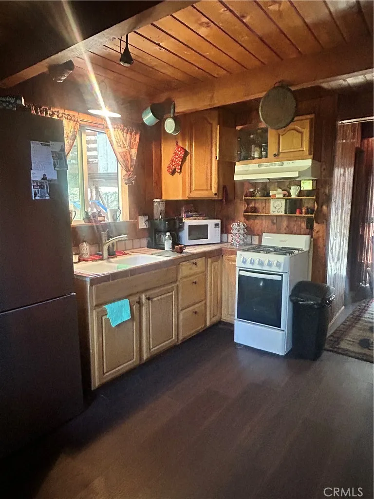 32744 Encina Running Springs, CA 92382