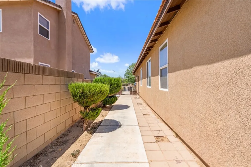 43022 Carpenter Lancaster, CA 93535
