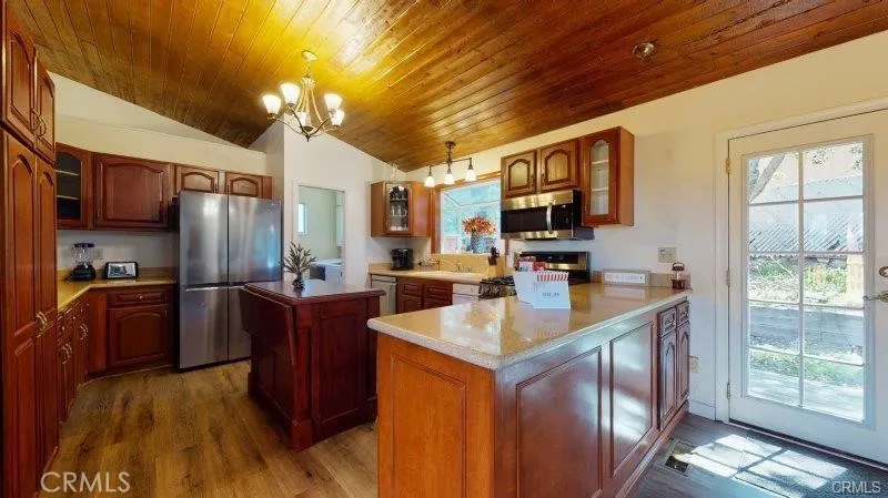 621 Arth Drive Crestline, CA 92325