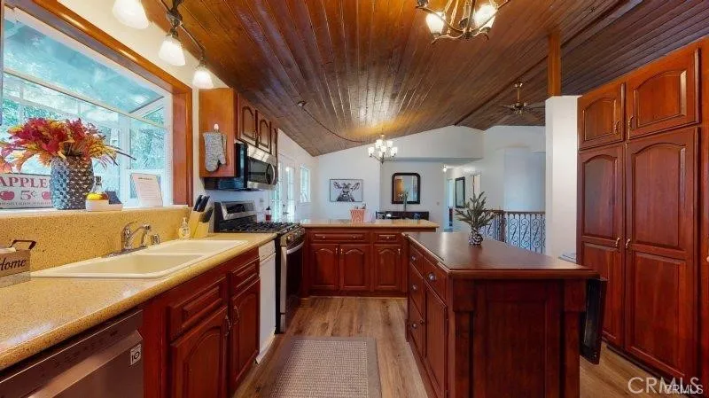 621 Arth Drive Crestline, CA 92325