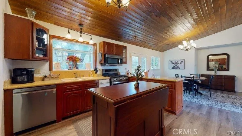 621 Arth Drive Crestline, CA 92325