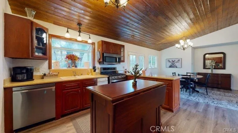 621 Arth Drive Crestline, CA 92325