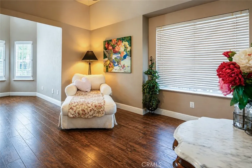 886 E Richmond Fresno, CA 93720