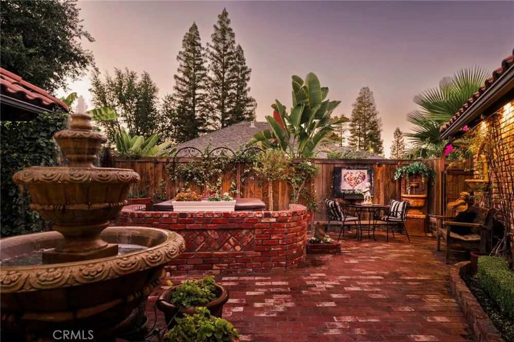 886 E Richmond Fresno, CA 93720