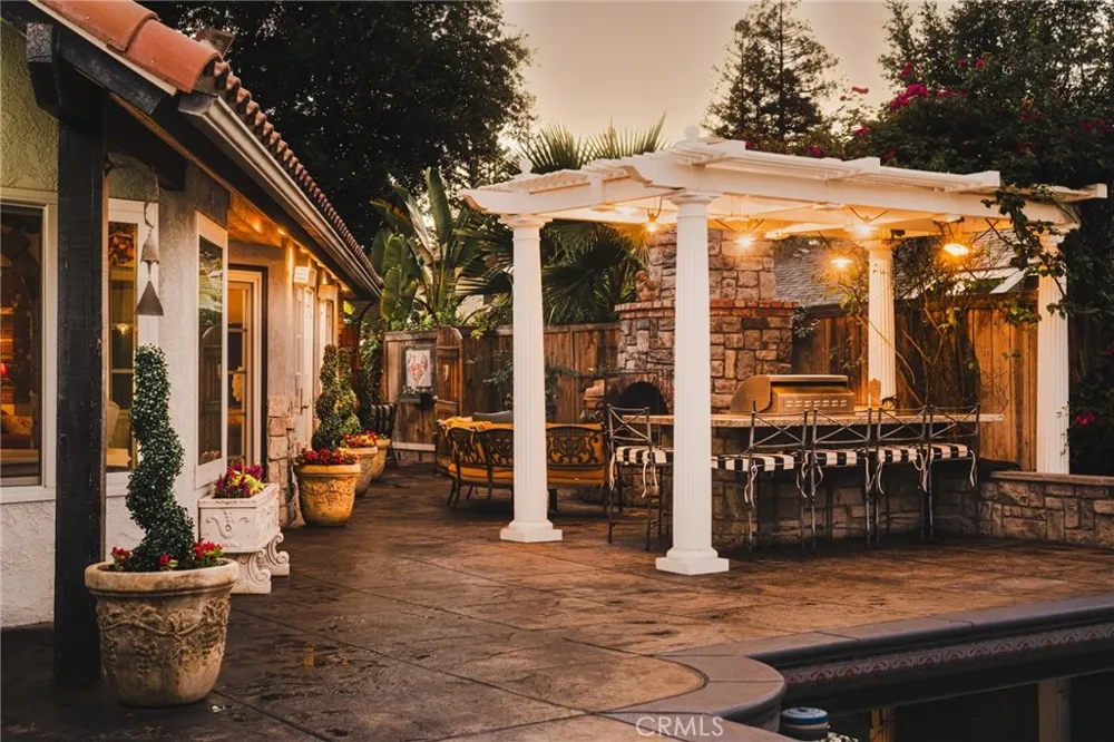 886 E Richmond Fresno, CA 93720