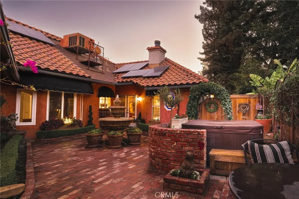 886 E Richmond Fresno, CA 93720