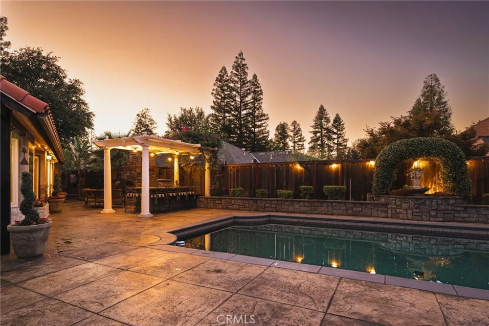 886 E Richmond Fresno, CA 93720