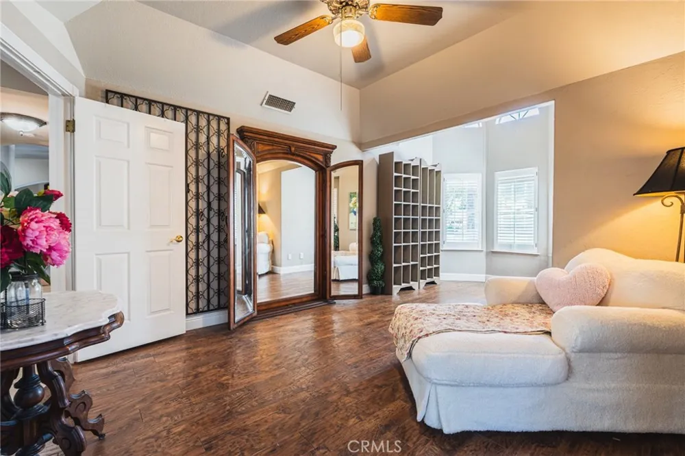 886 E Richmond Fresno, CA 93720