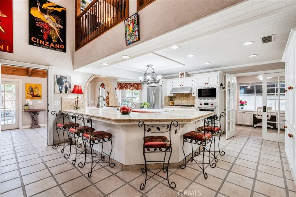 886 E Richmond Fresno, CA 93720