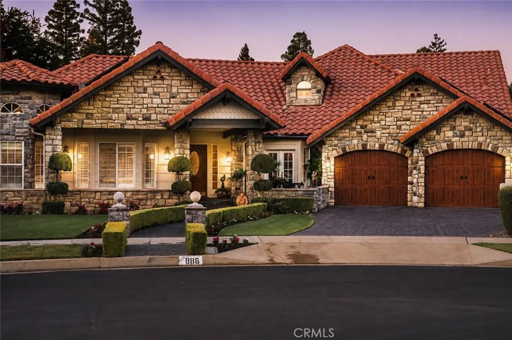 886 E Richmond Fresno, CA 93720