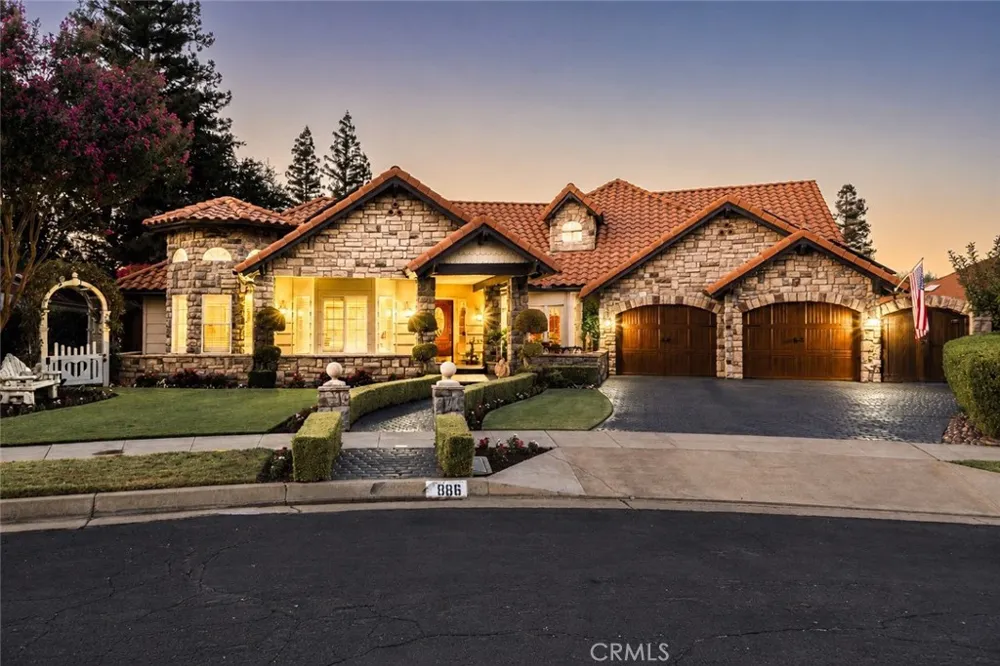 886 E Richmond Fresno, CA 93720