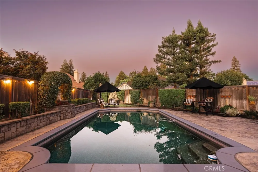886 E Richmond Fresno, CA 93720