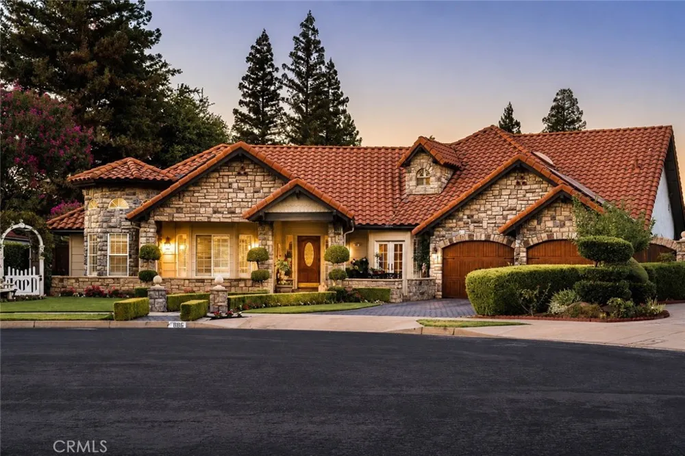 886 E Richmond Fresno, CA 93720