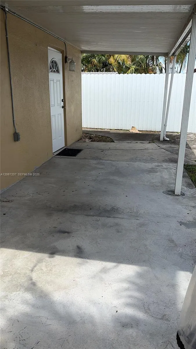 170 E 46th St #2 Hialeah, FL 33013