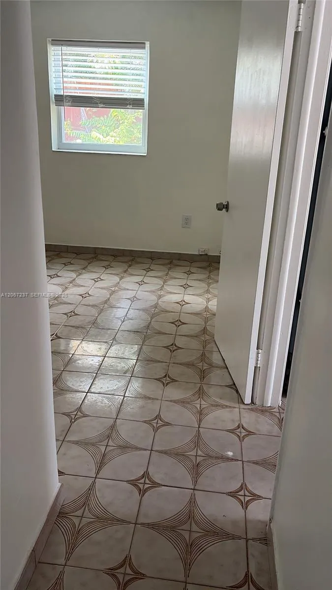 170 E 46th St #2 Hialeah, FL 33013