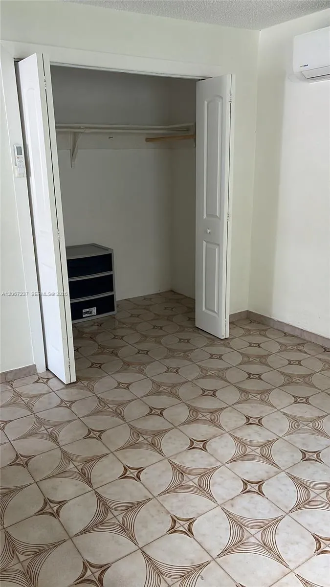 170 E 46th St #2 Hialeah, FL 33013