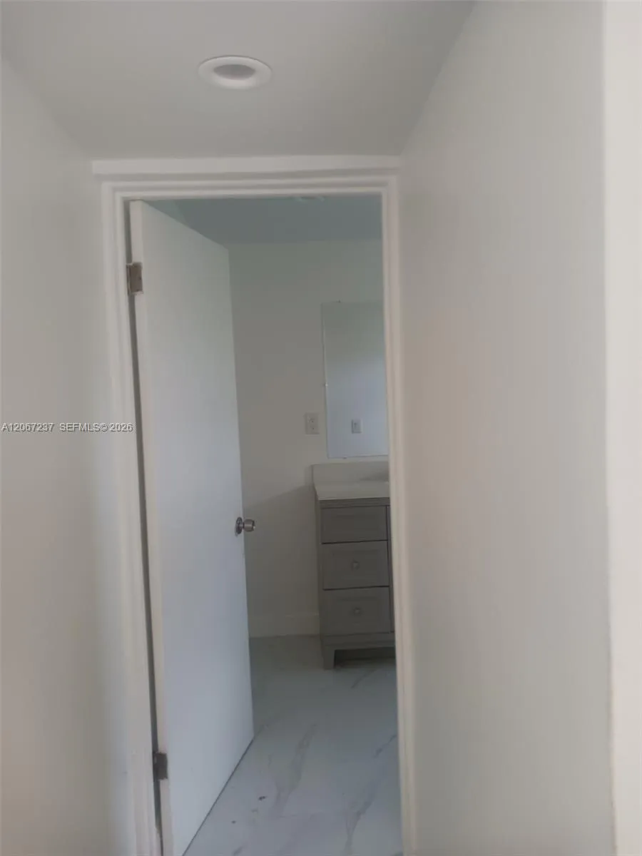 170 E 46th St #2 Hialeah, FL 33013