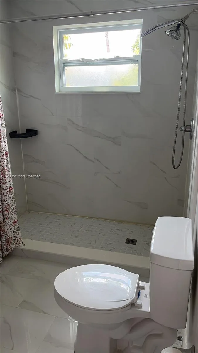 170 E 46th St #2 Hialeah, FL 33013