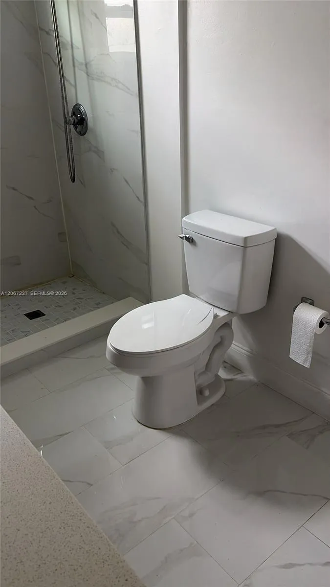170 E 46th St #2 Hialeah, FL 33013