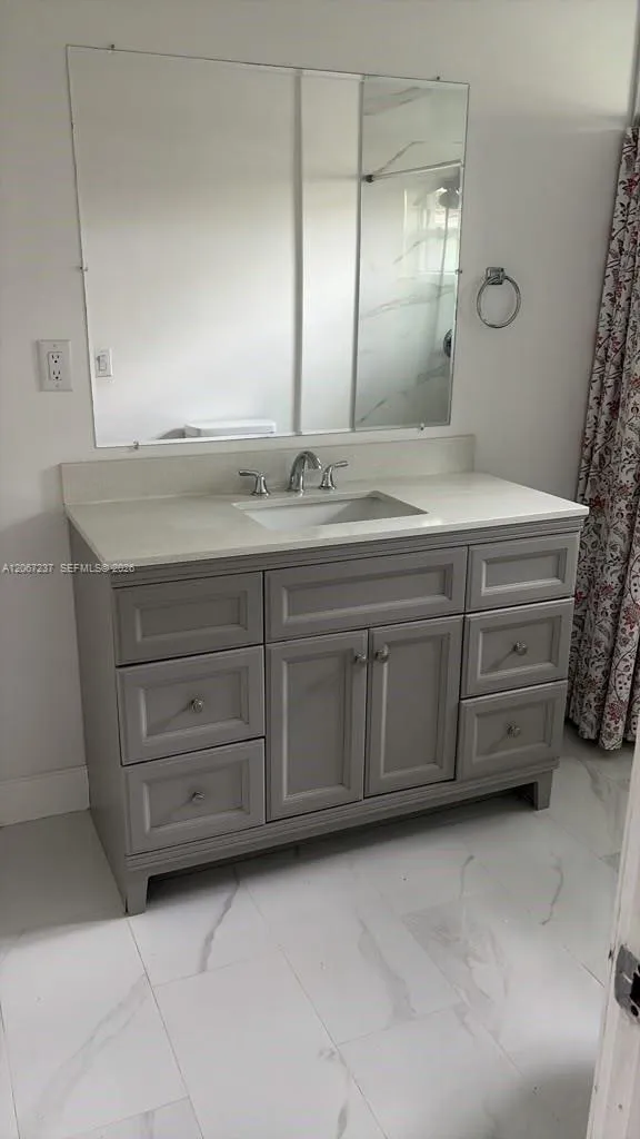 170 E 46th St #2 Hialeah, FL 33013