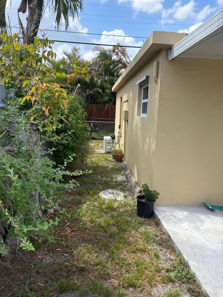 170 E 46th St #2 Hialeah, FL 33013