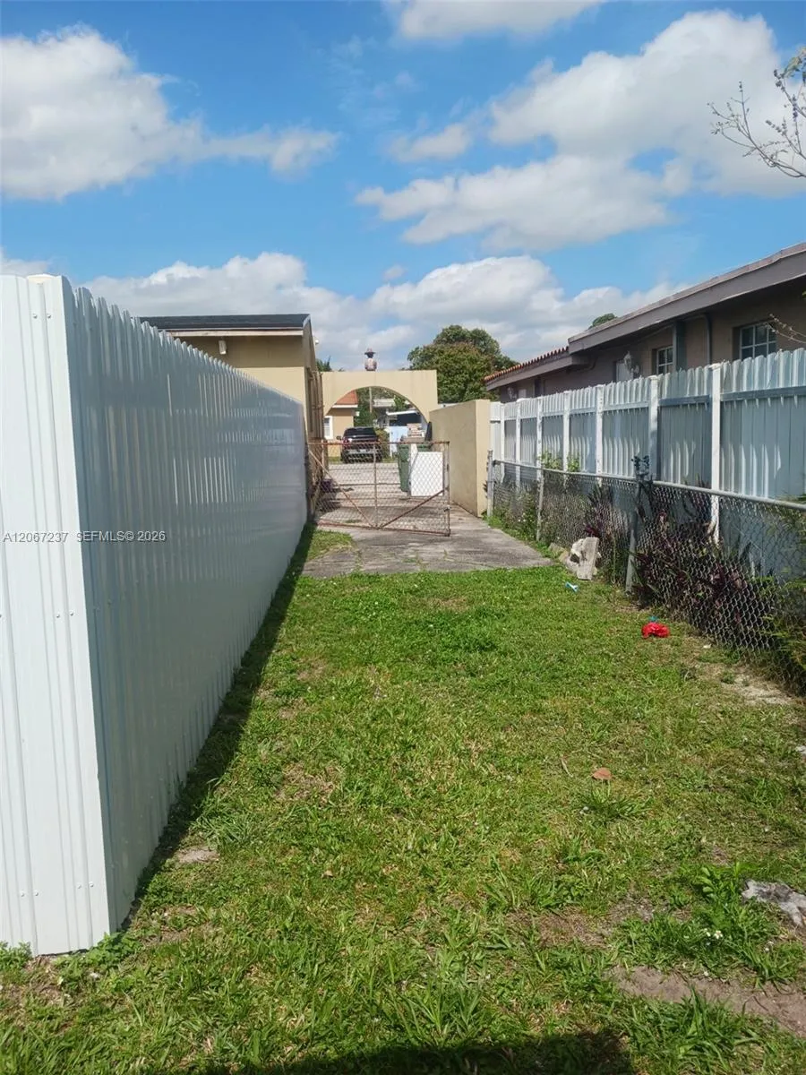 170 E 46th St #2 Hialeah, FL 33013