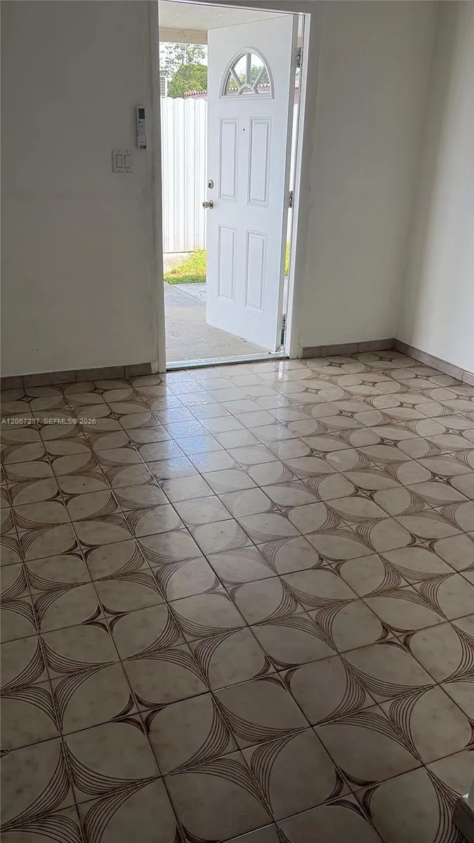 170 E 46th St #2 Hialeah, FL 33013