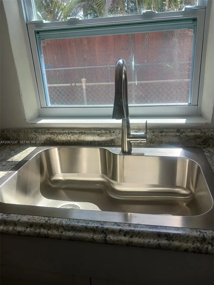 170 E 46th St #2 Hialeah, FL 33013