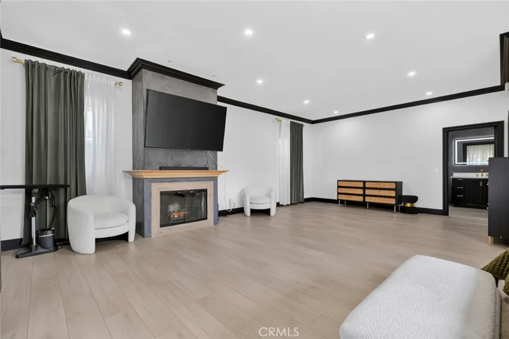 1519 Rose Burbank, CA 91505