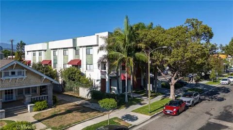 317 W Acacia #4