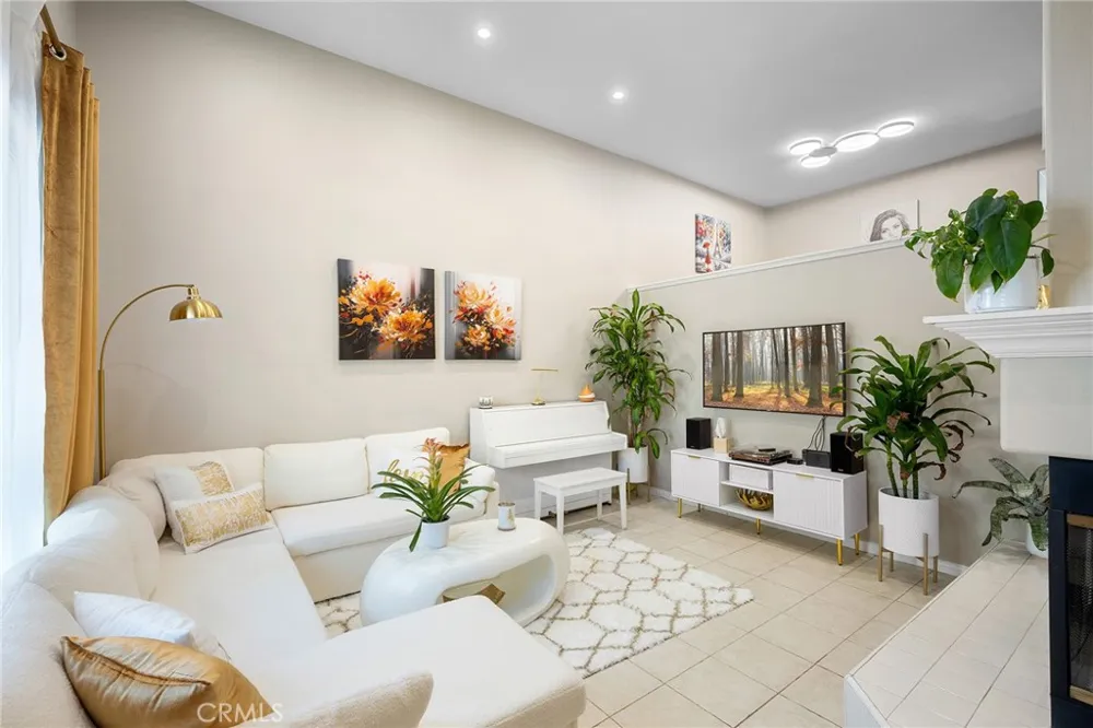 25703 Holiday Circle #C Stevenson Ranch, CA 91381