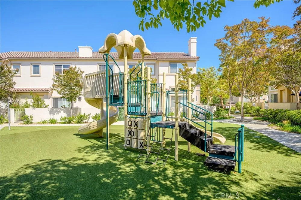 25703 Holiday Circle #C Stevenson Ranch, CA 91381