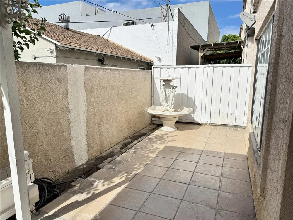 18319 Hart Street #3 Reseda, CA 91335