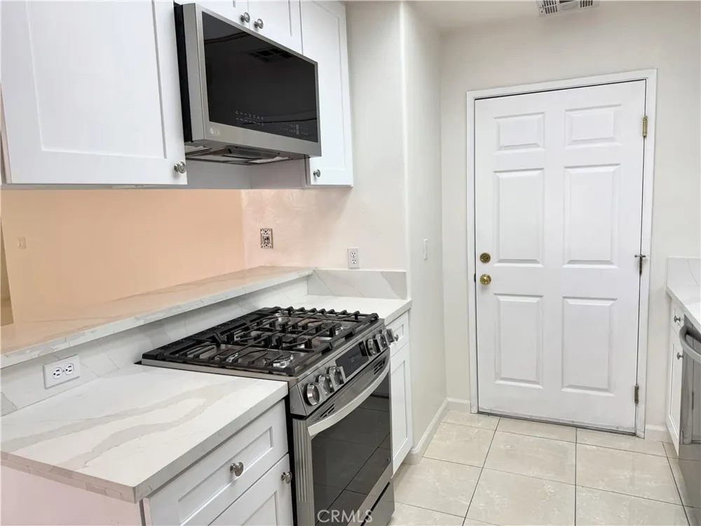 18319 Hart Street #3 Reseda, CA 91335